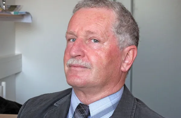 Robert Trunkl, predsednik Društva prijateljev mladine Koper, razmišlja o tem, da bi jeseni odprli pro bono svetovalnico za otroke, mladostnike in starše, poleg nudenja učne pomoči, psihične pomoči ob stiskah otrok ter vzgojnega svetovanja staršem.