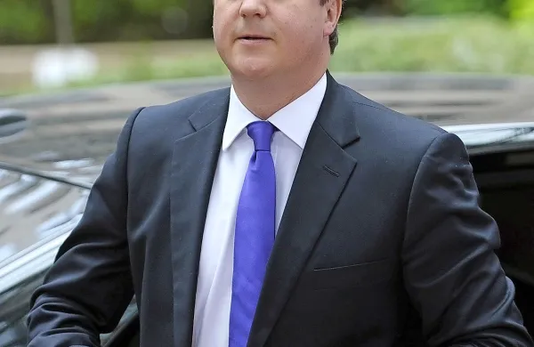 “Šaljivec” je s pretvezo, da je vodja britanskih obveščevalcev, s telefonskim klicem uspel priti celo do britanskega premierja Davida Camerona.
