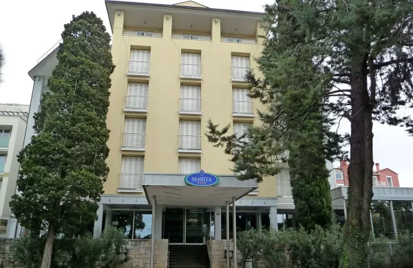  Za zdaj okoli hotela Marita ni veliko življenja, vrata bo spet odprl sredi februarja.  