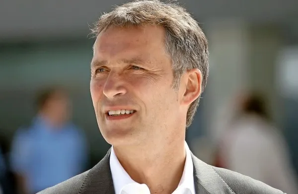 Generalni sekretar zveze Nato Jens Stoltenberg je zavrnil izjave ruskega predsednika Vladimirja Putina o Natovi tujski legiji v Ukrajini in jih označil za neumnost. 
