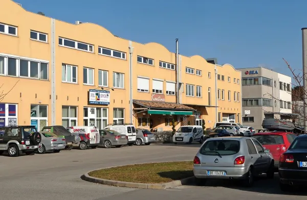 Če želi italijanski podjetnik delati v Sloveniji, ga čaka mnogo manj ovir in stroškov kot slovenskega podjetnika v Italiji. 