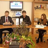 Danijel Lamperger, Branko Meh, Jernej Bortolato, Marija Rogan Šik in Katja Skok (z leve) ugotavljajo, da bi obrtniki in podjetniki ustvarili še več delovnih mest in prispevali v državno blagajno še več, če bi jim država bolj prisluhnila.  
