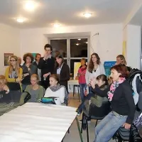 Nataša Štrukelj (prva z desne) s študenti arhitekture in likovne akademije. 