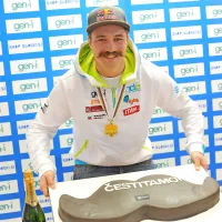 Po vrnitvi v Slovenijo je Smučarska zveza  Filipu Flisarju pripravila sprejem in novinarsko konferenco, ob tem primeru pa mu je podarila tudi torto v obliki brkov.
