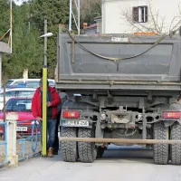 Včerajšnji obtežilni preizkus je pokazal, da je most, ki vodi v Sečoveljske soline, zdrav.