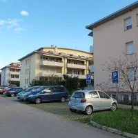 Nadzorni svet sklada se še ni opredelil do tega, ali  je napovedano drastično zvišanje najemnin na Ronketu upravičeno ali ne. 