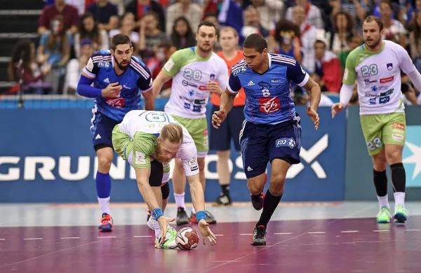 Daniel Narcisse (št. 8) je bil najbolj razpoložen strelec v francoski vrsti.