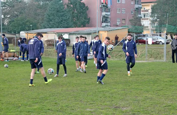 Uradnih pojasnil iz kluba zaenkrat ne dajejo, neuradno pa se je stavka napovedovala že nekaj časa, saj mnogi igralci na plačila čakajo tudi nekaj mesecev.
