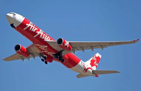 Letalo malezijske družbe AirAsia, ki je pred mesecem dni strmoglavilo v Javansko morje, je v času nesreče upravljal kopilot.