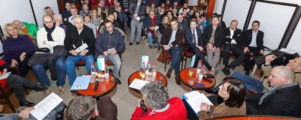 Avla naše časopisne hiše je bila predsinočnjim premajhna za vse, ki so želeli  prisluhniti debati o prostorskem  razvoju slovenske Istre. 