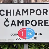 Simboli STO vznemirili  domačine na Miljskih hribih