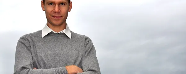 Tadevž Ropert: “Sem pesimist. Političnim elitam je s svojim propagandnim cirkusom uspelo mnoge zaslepiti. Ljudje ne prepoznajo niti, da bi bilo zanje zelo koristno, če bi se izobrazili  o resničnem delovanju politike in se bolj angažirali. Sedaj so 