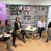  
Knjigo so z vprašanji zgodovinarki predstavile dijakinje Klasičnega liceja Franceta Prešerna Belinda Trobec, Caterina Cossutta, Ester Gomisel in Ivana Sarazin.
