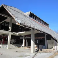 Popolnoma izropan in uničen objekt na smučišču Kalič
