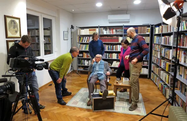 Marc Ramsay (drugi z leve), Niko Čadež, Neva Zajc in Tomaž Burlin  med snemanjem pogovora z Borisom Pahorjem. 