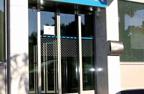  V izolski poslovalnici A banke je pred 13 leti prišlo do 10.000 frankov težke goljufije