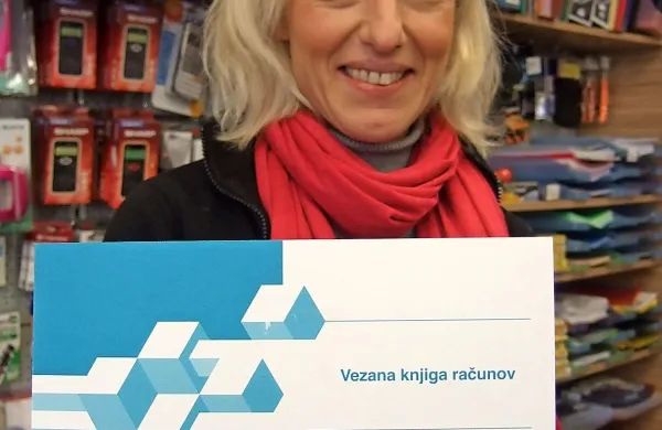 Alenka Karas pravi, da je bila vezana knjiga računov v januarju najbolj iskan artikel v koprski DZS.