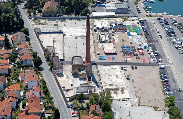 Argolina je samo  eno od območij opuščene industrije. Ker je v  lasti Abanke Vipa, si občina  prizadeva, da bi  to  zemljišče z banko zamenjala za kakšno drugo, kar pa ji doslej ni uspelo. 