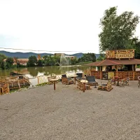 Območje ob jezeru so mladi iz Bukovice že spremenili v območje poletnih prireditev.