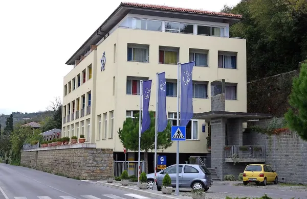 Velenjčani so hotel Oleander v Strunjanu pred leti kupili od Mobitela, zdaj pa ga bodo prodali