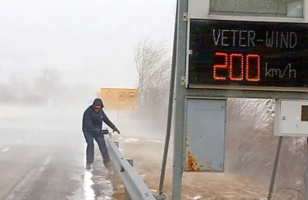 Najmočneje bo pihalo od večera do petka sredi dneva, ko bi na Vipavskem sunki burje lahko dosegli tudi do 200 kilometrov na uro.