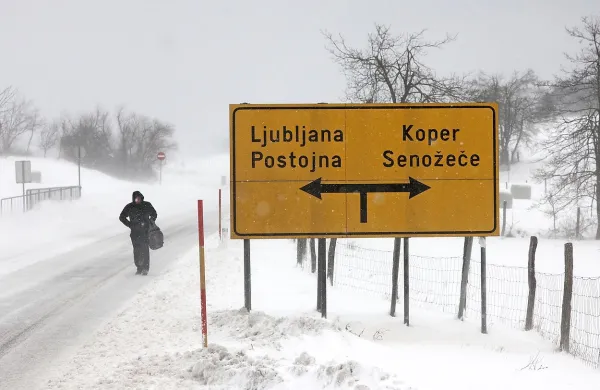 Hitra cesta Nanos-Vipava  zaprta v obe smeri za ves promet