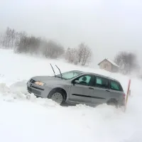 Hitra cesta Nanos-Vipava  zaprta v obe smeri za ves promet