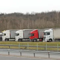 Izločeni tovornjaki na počivališču Šempas
