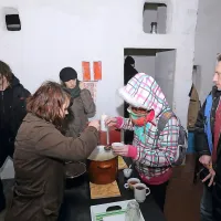 Mladi so zasedli Inde