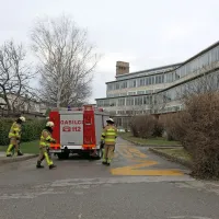 Burja odkrila del strehe ajdovske osnovne &scaron;ole