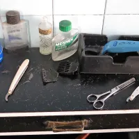 Britev mu nikoli ni zdrsnila