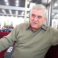Poezija naj spet poi&scaron;če bralca