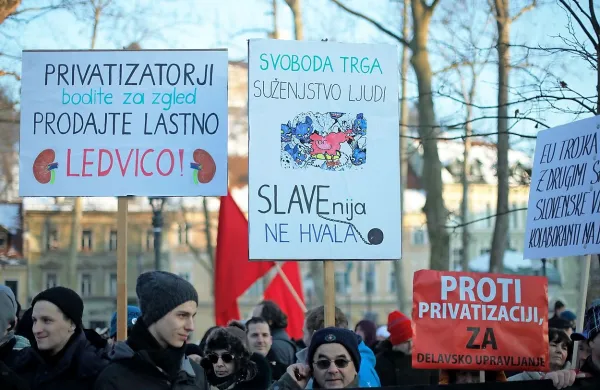 Zdajšnja privatizacija ni ne poštena ne koristna, opozarjajo njeni nasprotniki. 