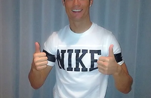 Cristiano Ronaldo je ob dopolnjenem 30. letu starosti na Istragramu objavil svojo fotografijo in se zahvalil za čestitke. 