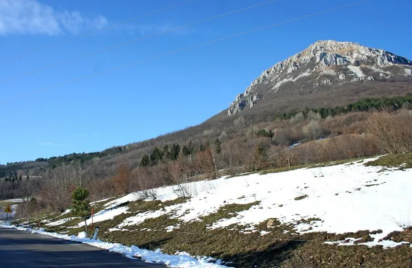  V soboto zgodaj popoldne je z grebena pod vrhom Nanosa poklicala na pomoč planinka, ki se je zaradi orkanske burje bala nadaljevati pot.