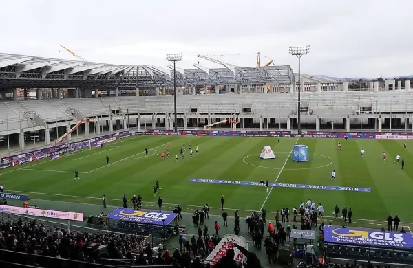 Pogled na novo severno tribuno videmskega stadiona