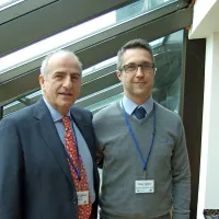 Na zaključni konferenci projekta IntergrAid minuli petek na 
Bernardinu sta predstavila izkušnje zdravnika Biago Epifani iz 
zdravstveno socialnega zavoda U.L.S.S. Mirano-Dolo-Noale 
(levo) in Peter Golob iz Splošne bolnišnice Izola.    
