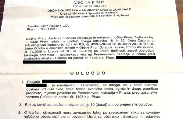Odločba občine Piran, s katero so lokalu Cafinho ukazali, naj zaradi prevelikega nadstreška izprazni teraso.