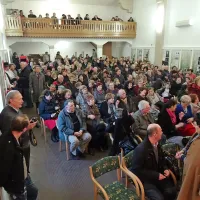 Obiskovalci so povsem napolnili renški kulturni dom. 