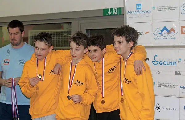  Maj Brlek, Mark Pregelj, Enej Šalinovič in  Matic Turk (z leve) iz PK  Koper so v štafeti osvojili srebrno medaljo