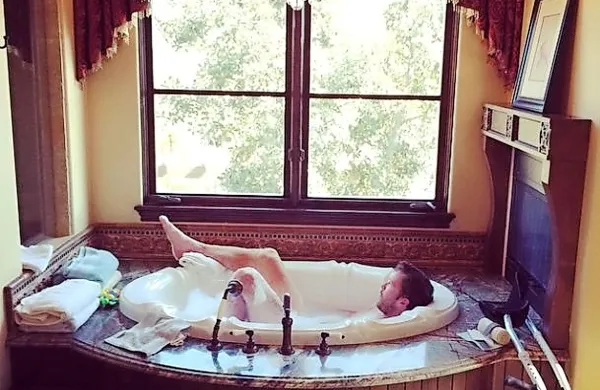 Bode Miller se rehabilitira v domači kadi.