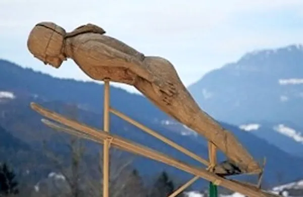 Poleg flosarskega bala poleti so drugi najpomembnejši dogodek v Ljubnem smučarski 
skoki.