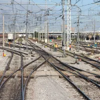 Vprašanje drugega železniškega  tira med Divačo in Koprom je ta hip največje - in najdražje -  vprašanje slovenske infrastrukture.