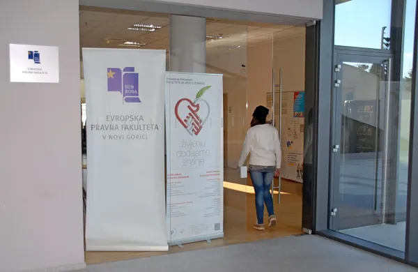 Evropska pravna fakulteta je preselila svojo knjižnico v Ljubljano.  Študijski programi in sedež ter službe ustanove  pa ostajajo v Novi Gorici, zagotavlja  vodstvo fakultete.