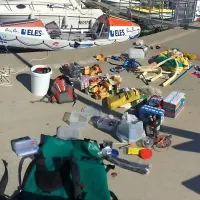 Prtljaga Marina Medaka in Huwa Kingstona tehta 250 kilogramov.