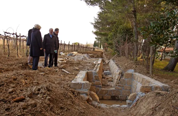 Zaradi jesenskega deževja so bili prostori MZL na Debelem rtiču kar dvakrat pod vodo. Zato so morali zamenjati tla v domu Veverička, obnoviti so morali tudi gramozno parkirišče. Ker pa je poplave bolje preprečevati kot odpravljati njihove posledice, je