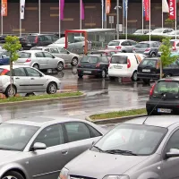 Nova so tudi pravila za “obdavčitev” zunanjih poslovnih površin, kot so parkirišča.