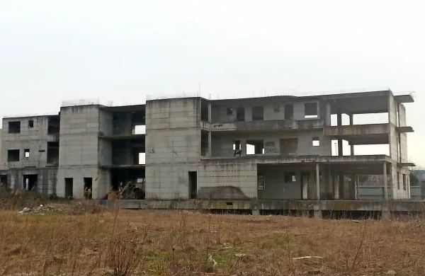 V podjetju Dom Koper, ki je lastnik nedokončanega skeleta poslovno-stanovansjke stavbe Porton 2, objektu zopet napovedujejo boljše čase. 