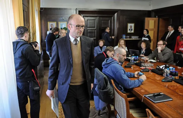 Jazbec bo o postopkih pri  sanaciji bank poročal vladi