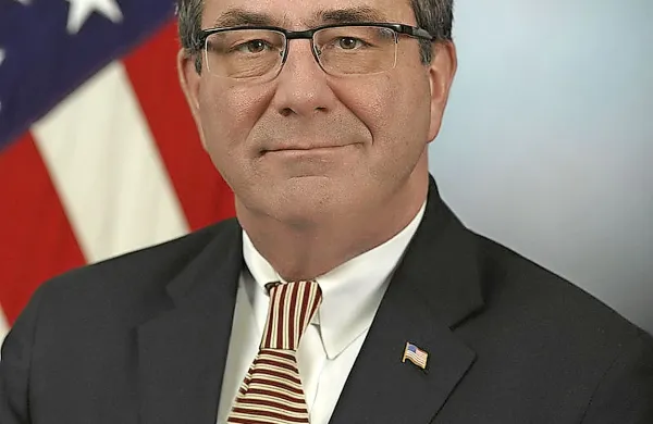 Ameriški senat je danes brez težav s 93 glasovi za in petim proti potrdil Ashtona Carterja za novega, že četrtega obrambnega ministra v administraciji predsednika ZDA Baracka Obame. 